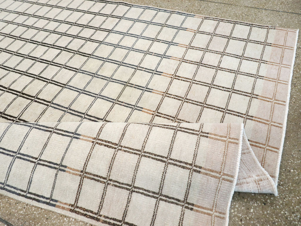 Vintage Turkish Anatolian Accent Carpet, No.31354 - Staging