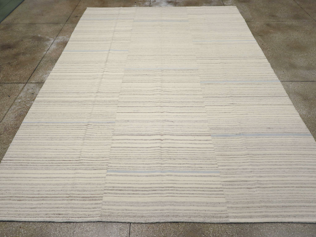 Contemporary Turkish Flatweave Kilim Room Size Carpet, No.31355 - Staging