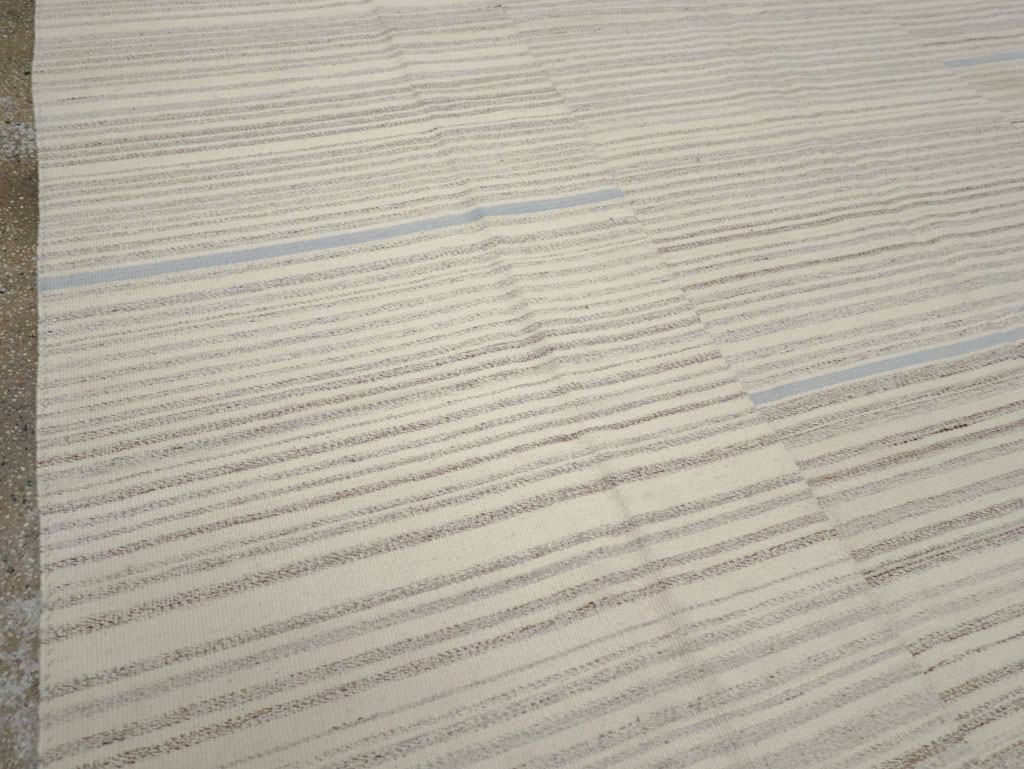 Contemporary Turkish Flatweave Kilim Room Size Carpet, No.31355 - Staging