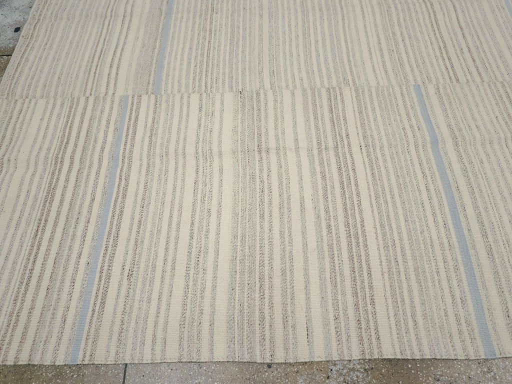 Contemporary Turkish Flatweave Kilim Room Size Carpet, No.31355 - Staging