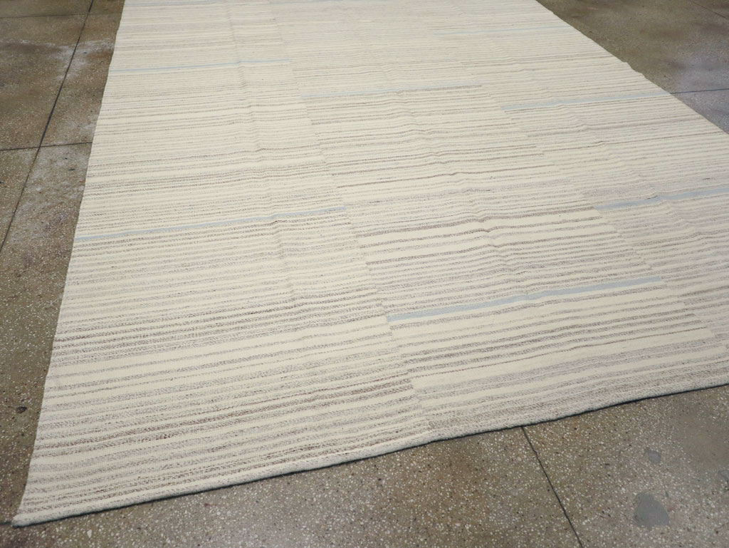 Contemporary Turkish Flatweave Kilim Room Size Carpet, No.31355 - Staging