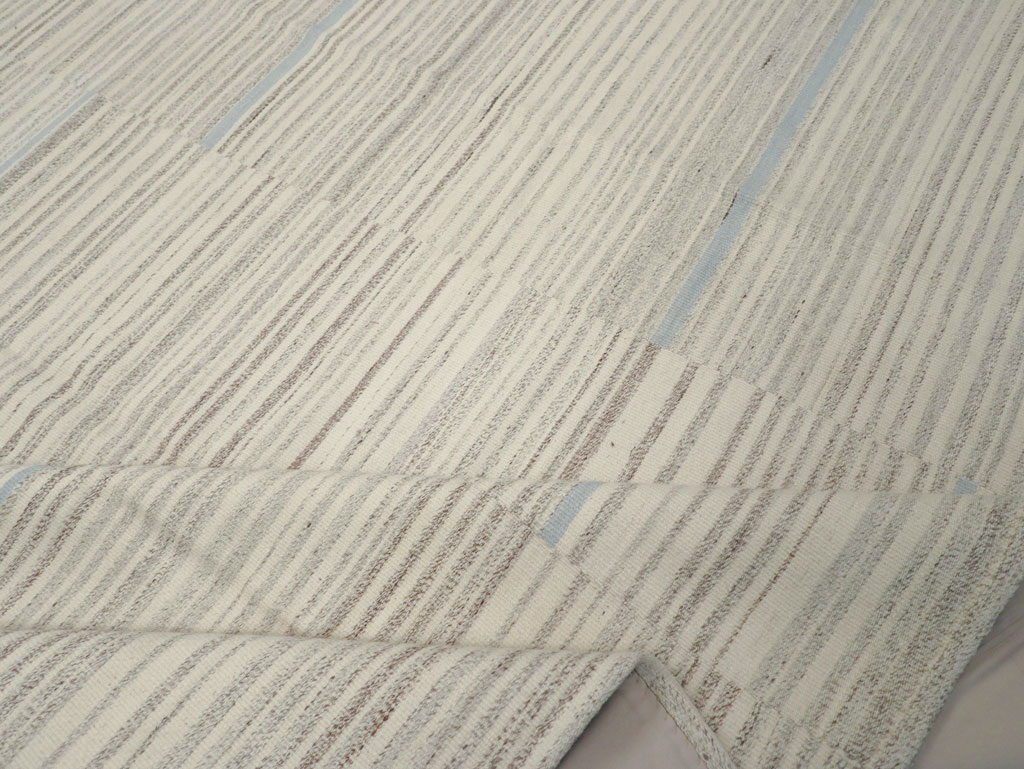 Contemporary Turkish Flatweave Kilim Room Size Carpet, No.31355 - Staging