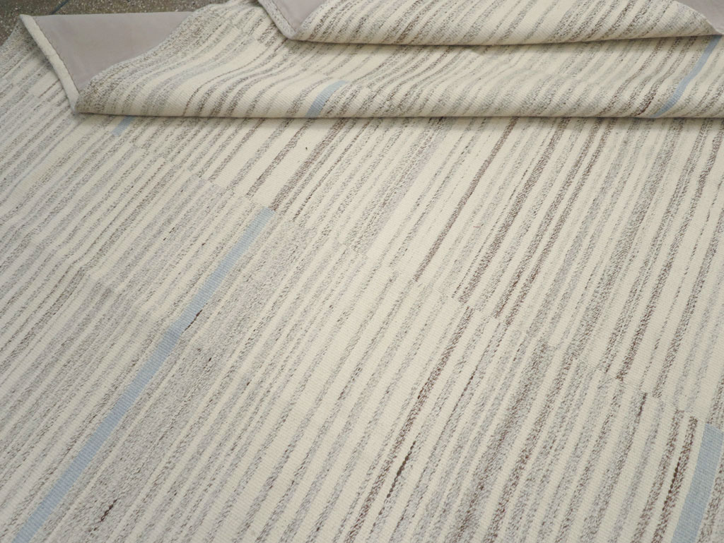 Contemporary Turkish Flatweave Kilim Room Size Carpet, No.31355 - Staging