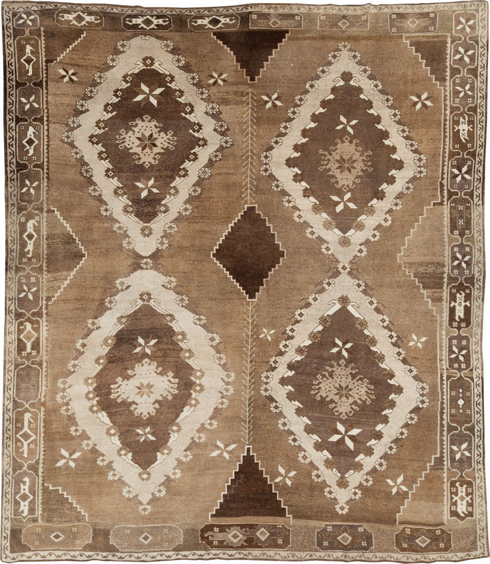 Vintage Turkish Anatolian Room Size Carpet, No.31400 - Staging