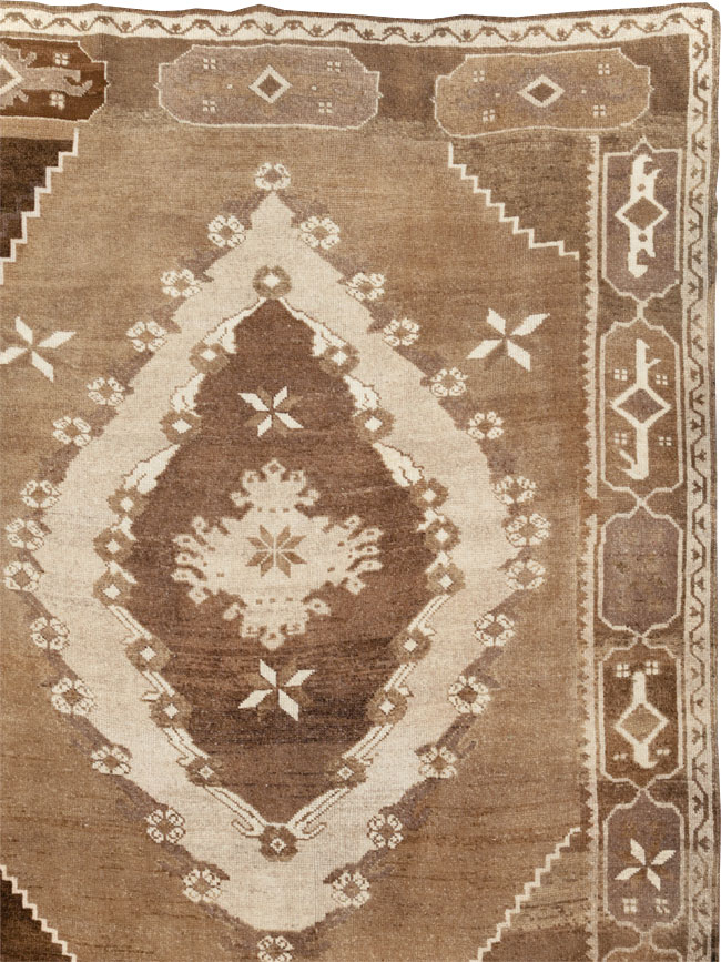 Vintage Turkish Anatolian Room Size Carpet, No.31400 - Staging