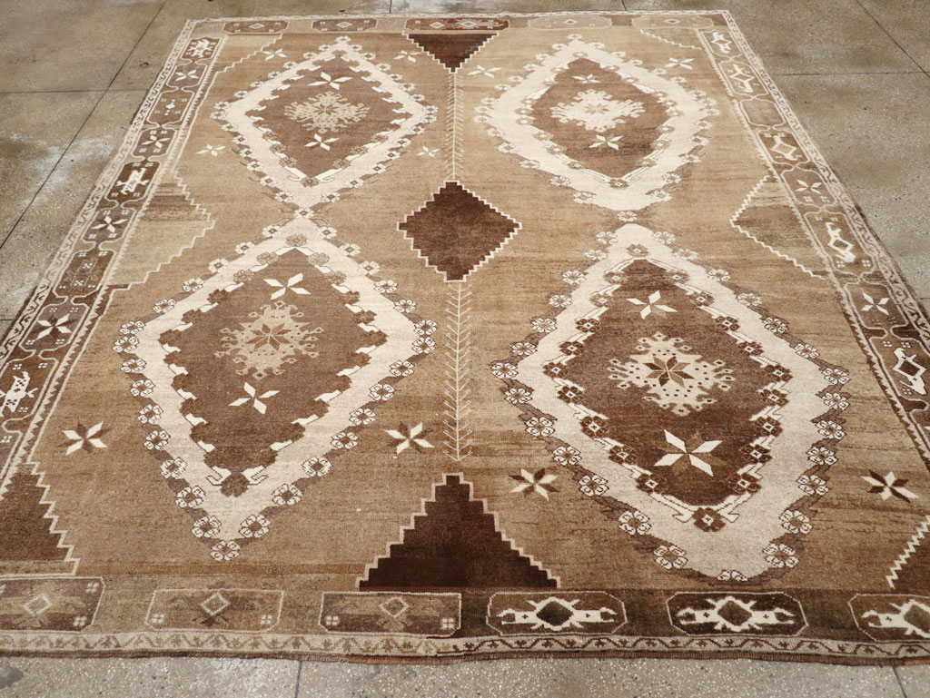 Vintage Turkish Anatolian Room Size Carpet, No.31400 - Staging