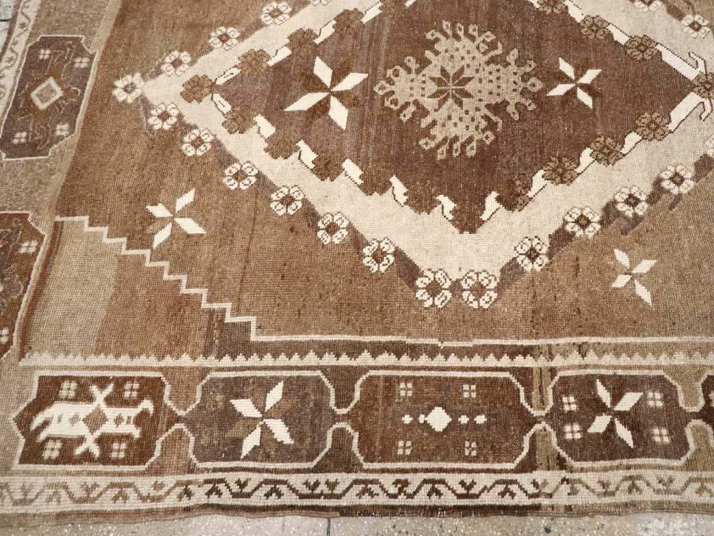 Vintage Turkish Anatolian Room Size Carpet, No.31400 - Staging