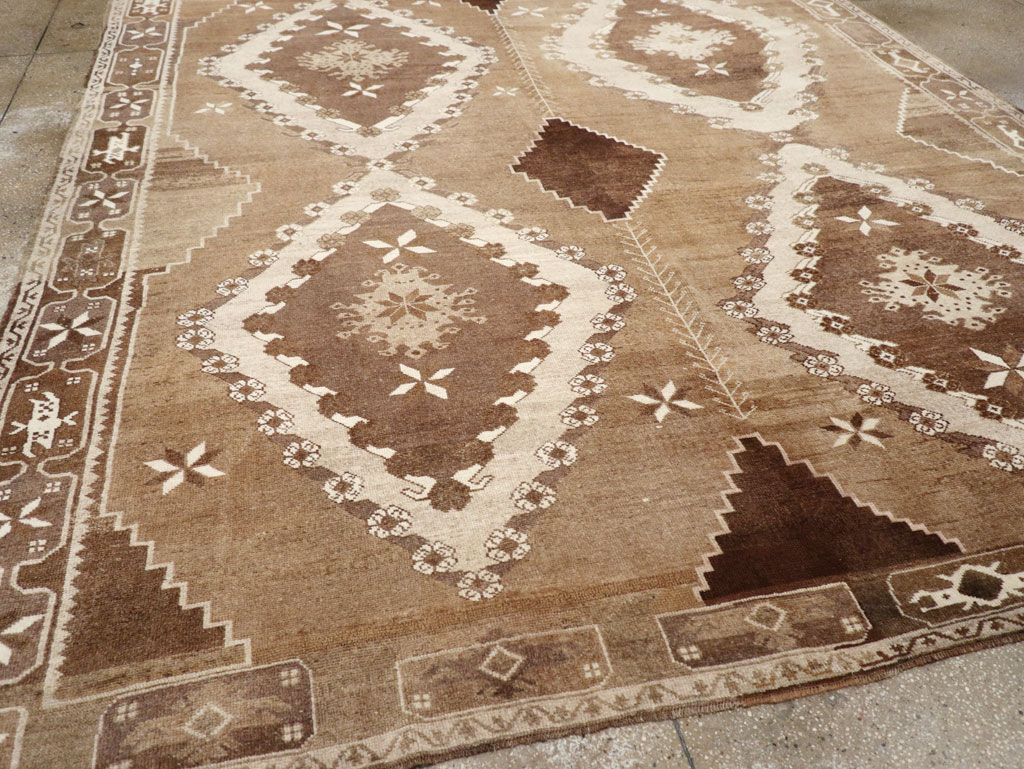 Vintage Turkish Anatolian Room Size Carpet, No.31400 - Staging