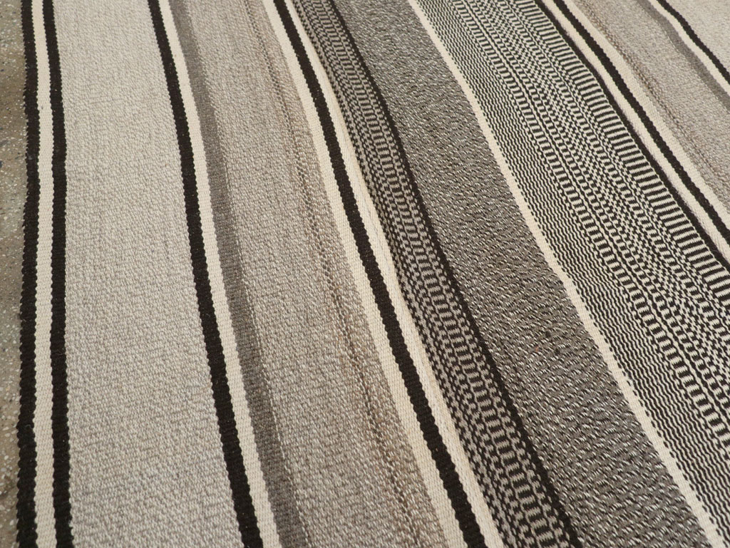 Modern Turkish Flatweave Room Size Carpet, No.31426 - Staging