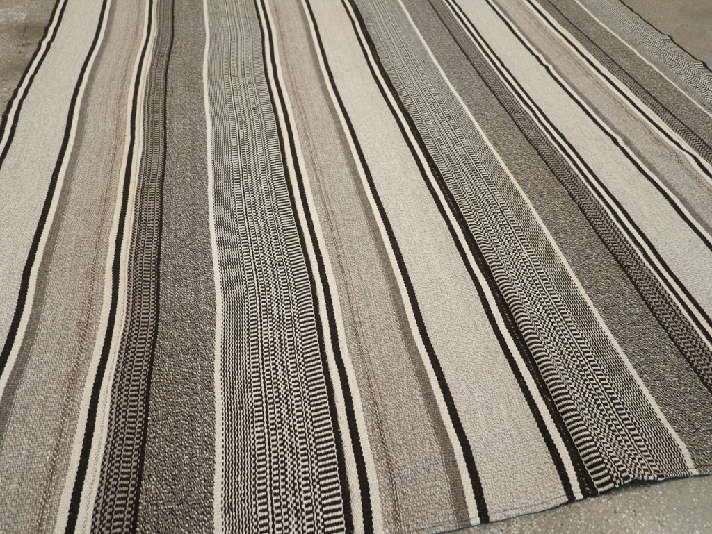 Modern Turkish Flatweave Room Size Carpet, No.31426 - Staging