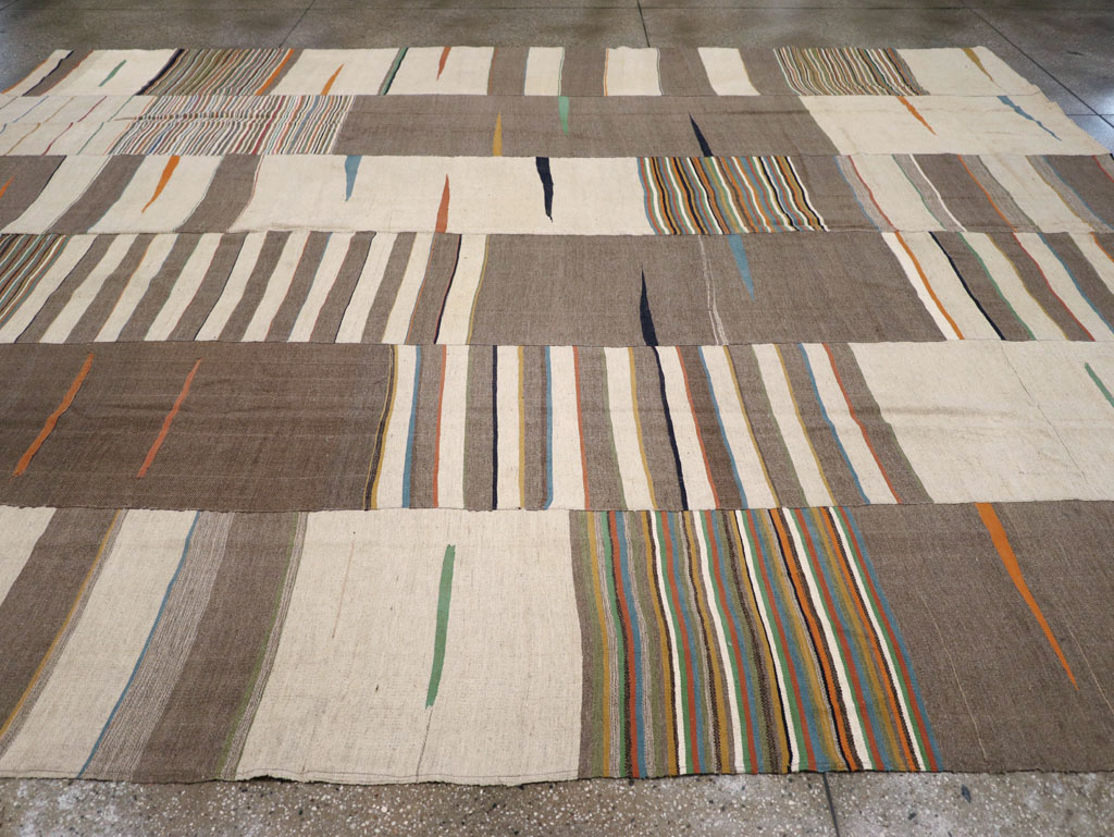 Modern Turkish Flatweave Room Size Carpet, No.31427 - Staging