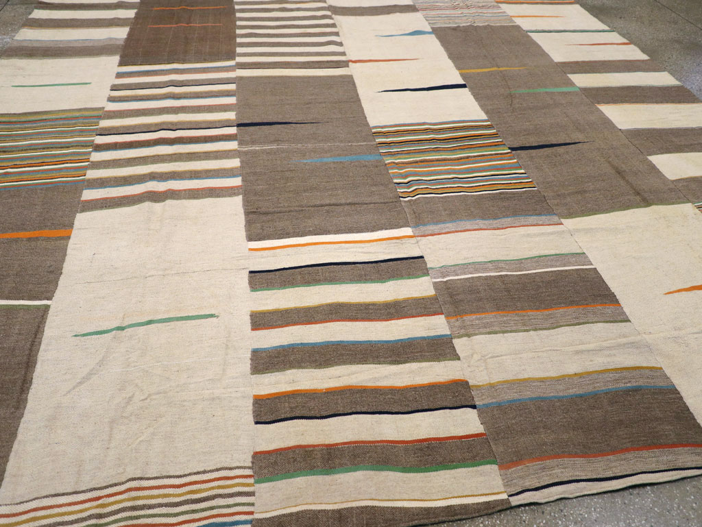 Modern Turkish Flatweave Room Size Carpet, No.31427 - Staging
