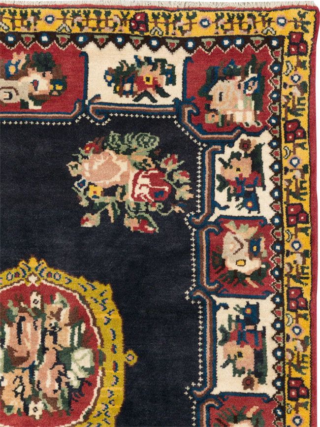 Vintage Persian Bakhtiari Throw Rug, No.31449 - Staging