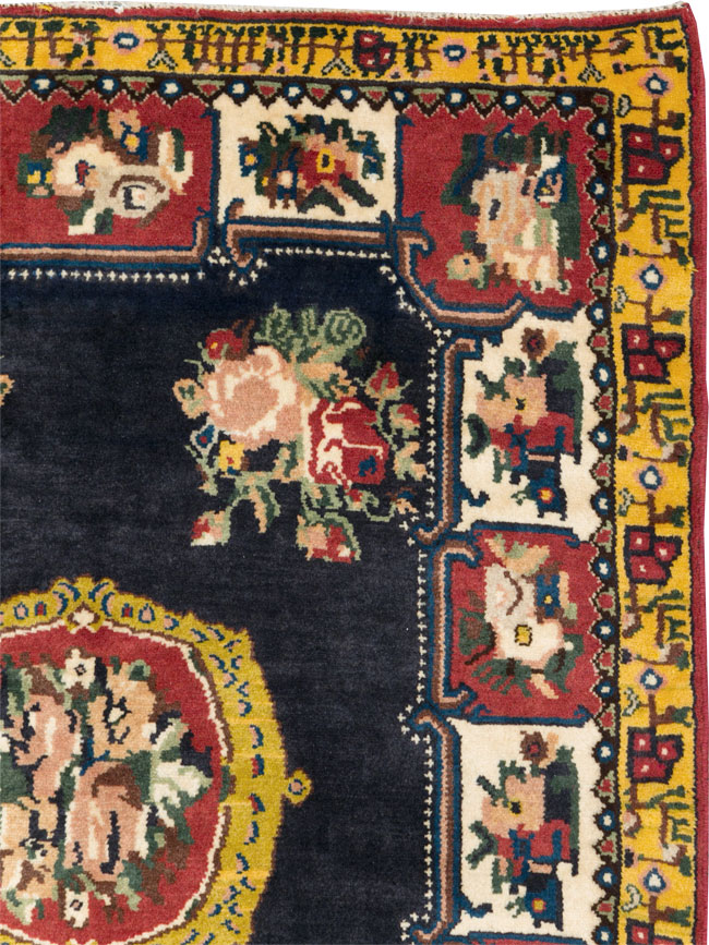 Vintage Persian Bakhtiari Throw Rug, No.31449 - Staging