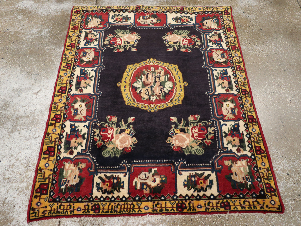Vintage Persian Bakhtiari Throw Rug, No.31449 - Staging