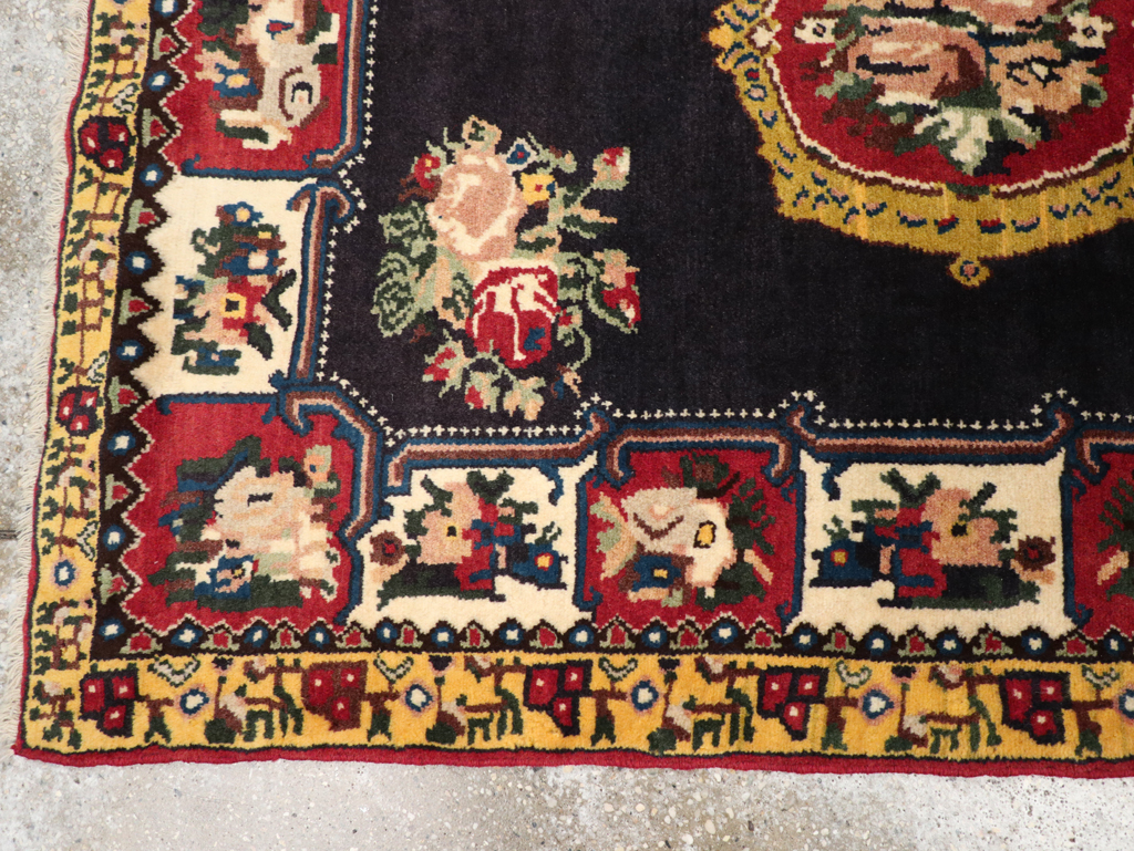 Vintage Persian Bakhtiari Throw Rug, No.31449 - Staging