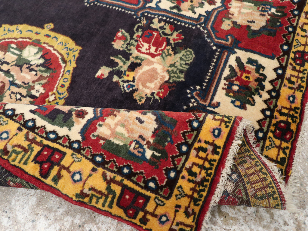Vintage Persian Bakhtiari Throw Rug, No.31449 - Staging