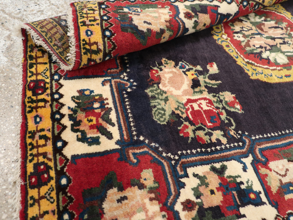 Vintage Persian Bakhtiari Throw Rug, No.31449 - Staging