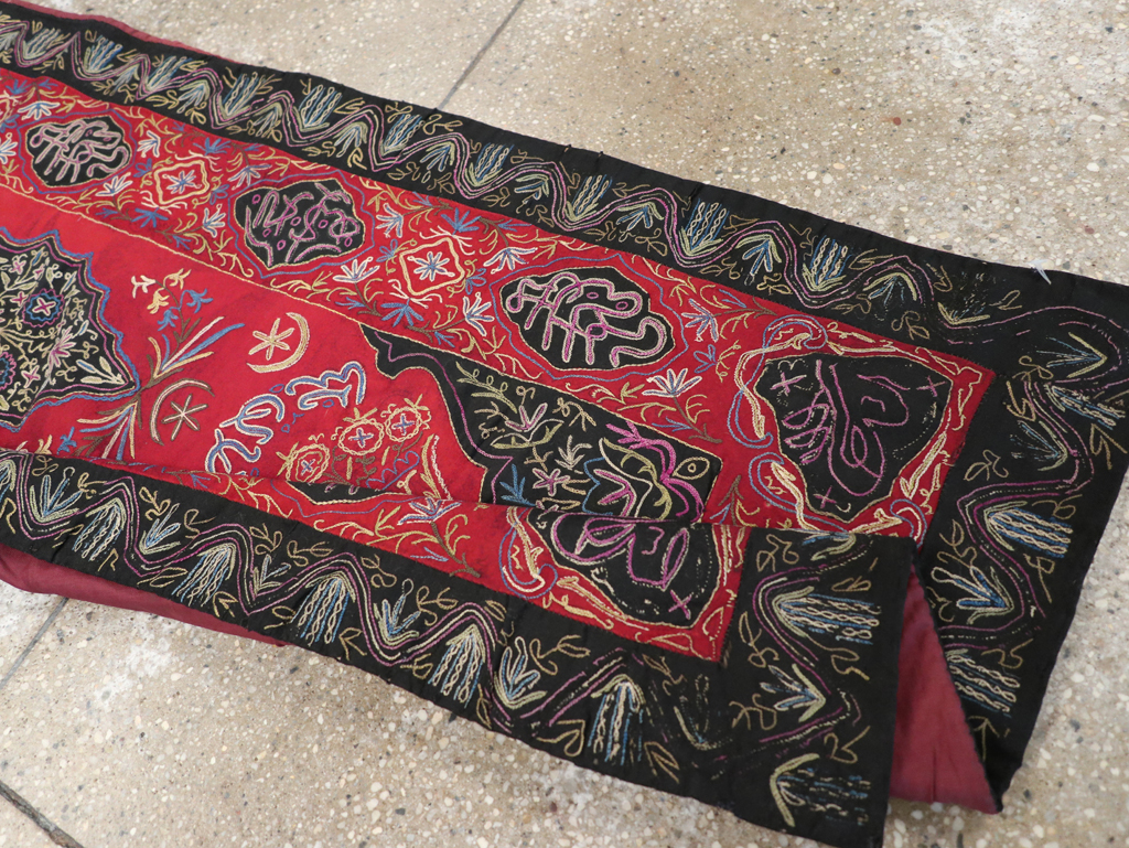 Vintage Indian Embroidered Wall Hanging Textile Runner, No.31478 - Staging