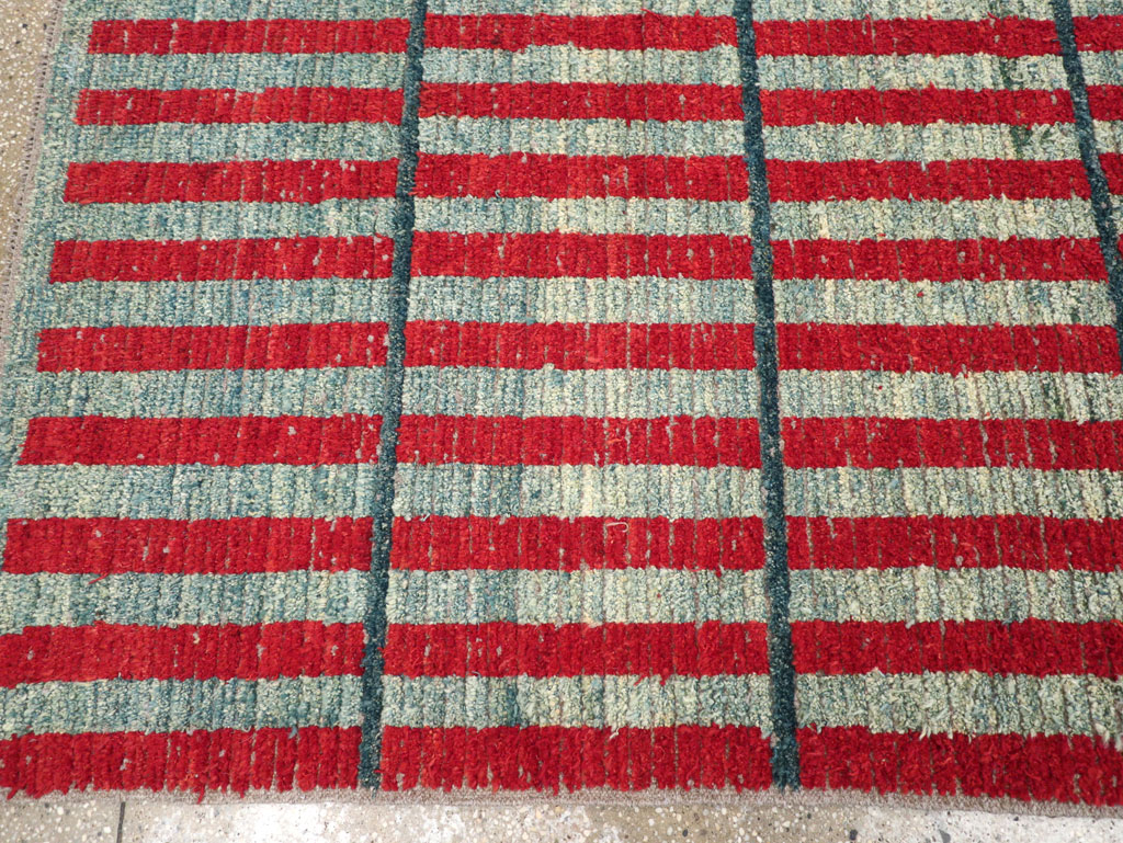 Contemporary Turkish Art Deco Style Accent Carpet, No.31500 - Staging