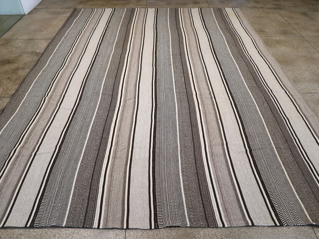 Modern Turkish Flatweave Large Room Size Carpet, No.31541 - Staging