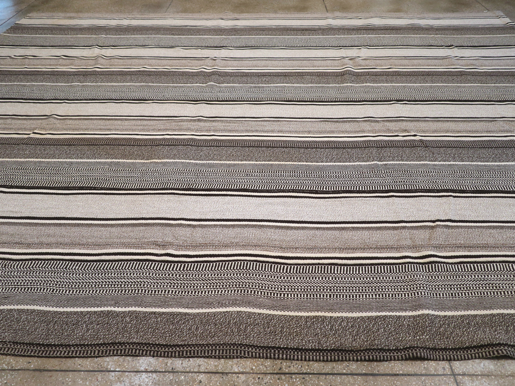 Modern Turkish Flatweave Large Room Size Carpet, No.31541 - Staging