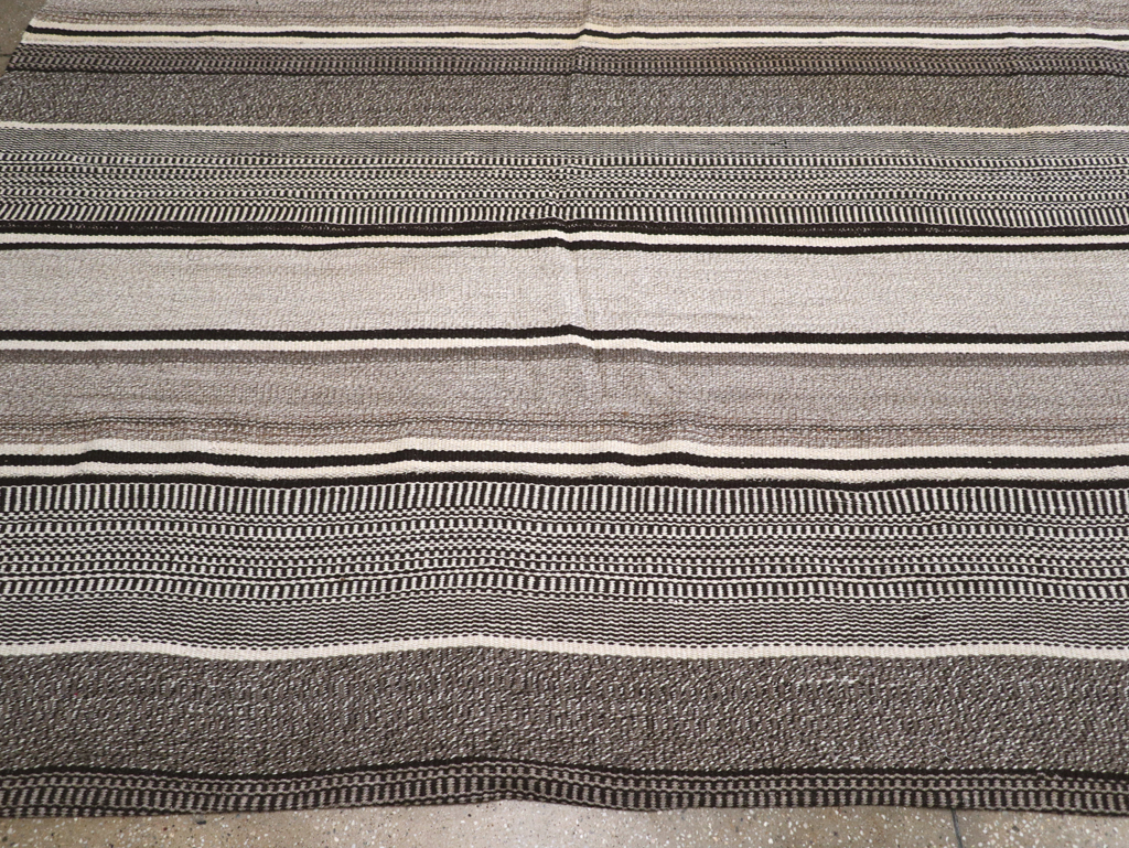 Modern Turkish Flatweave Large Room Size Carpet, No.31541 - Staging