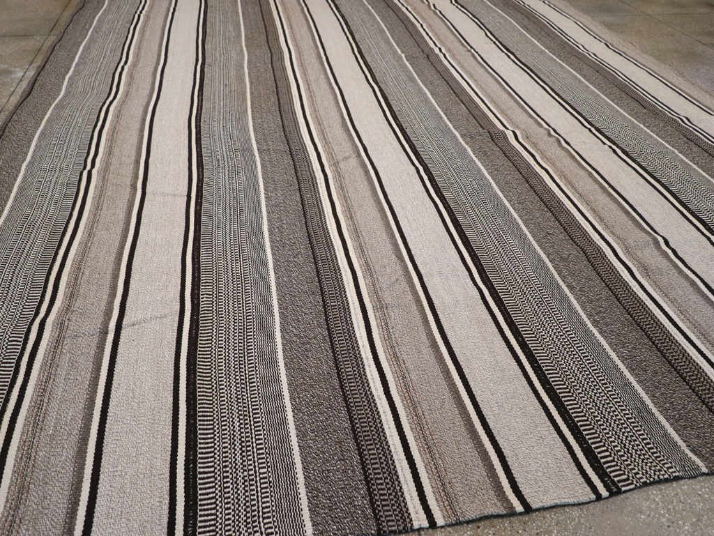 Modern Turkish Flatweave Large Room Size Carpet, No.31541 - Staging