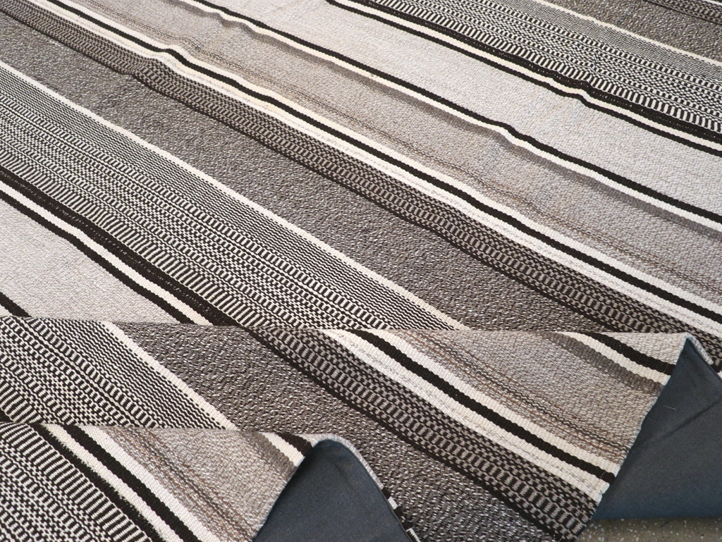 Modern Turkish Flatweave Large Room Size Carpet, No.31541 - Staging