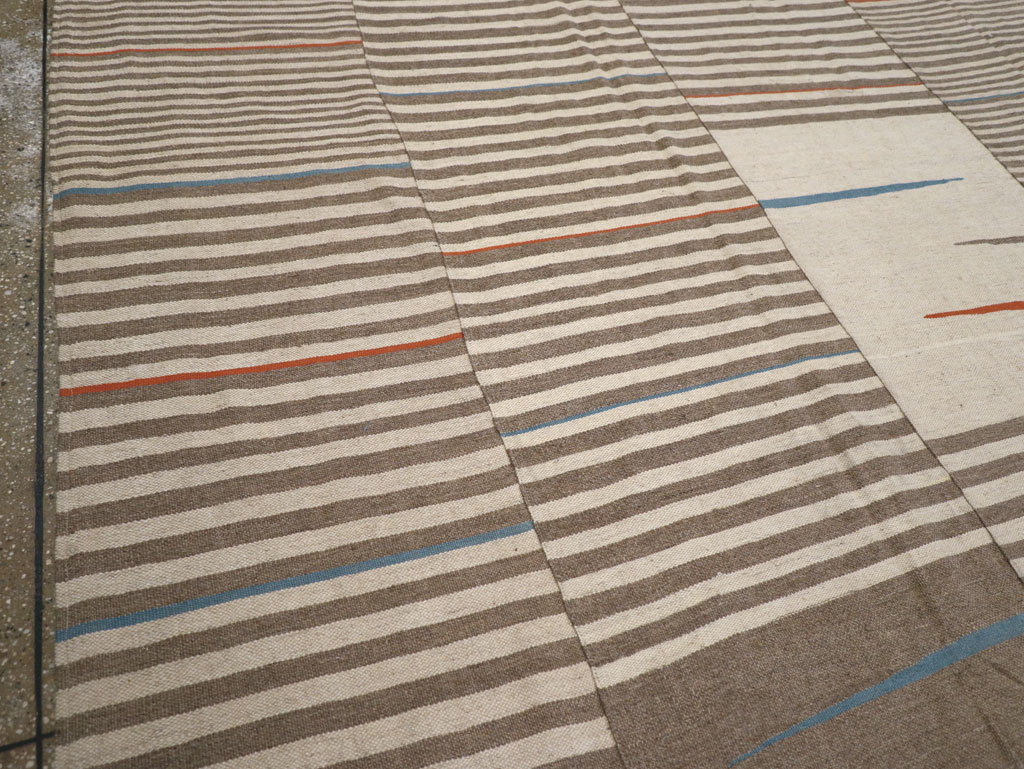 Modern Turkish Flatweave Large Room Size Carpet, No.31543 - Staging