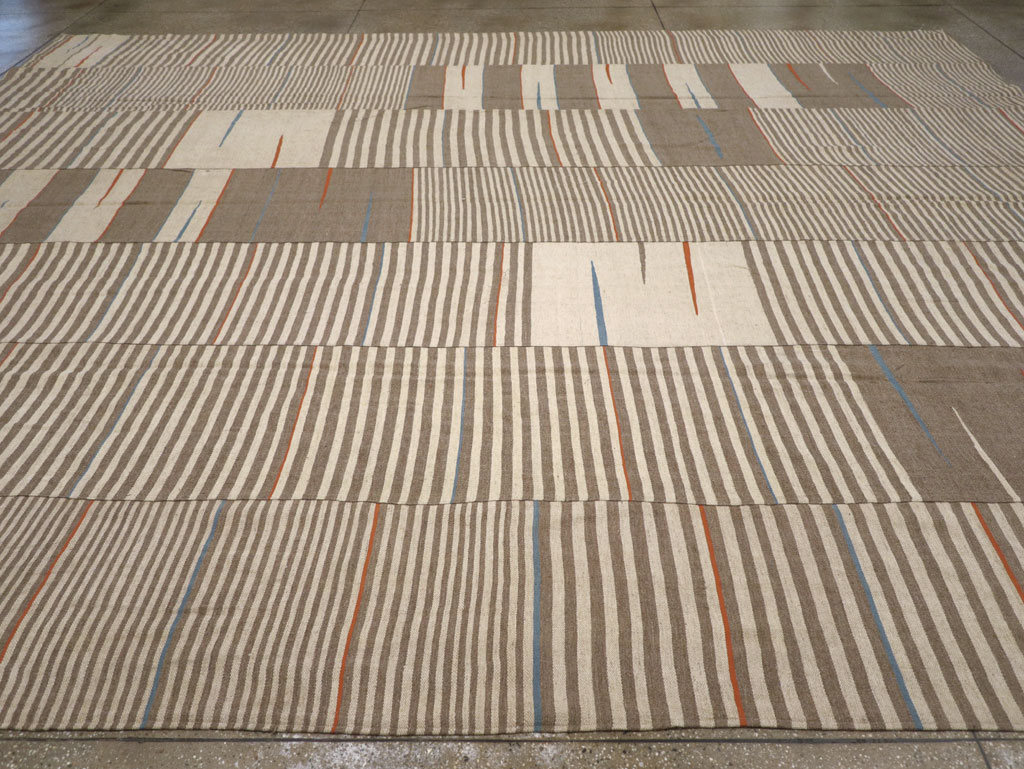 Modern Turkish Flatweave Large Room Size Carpet, No.31543 - Staging