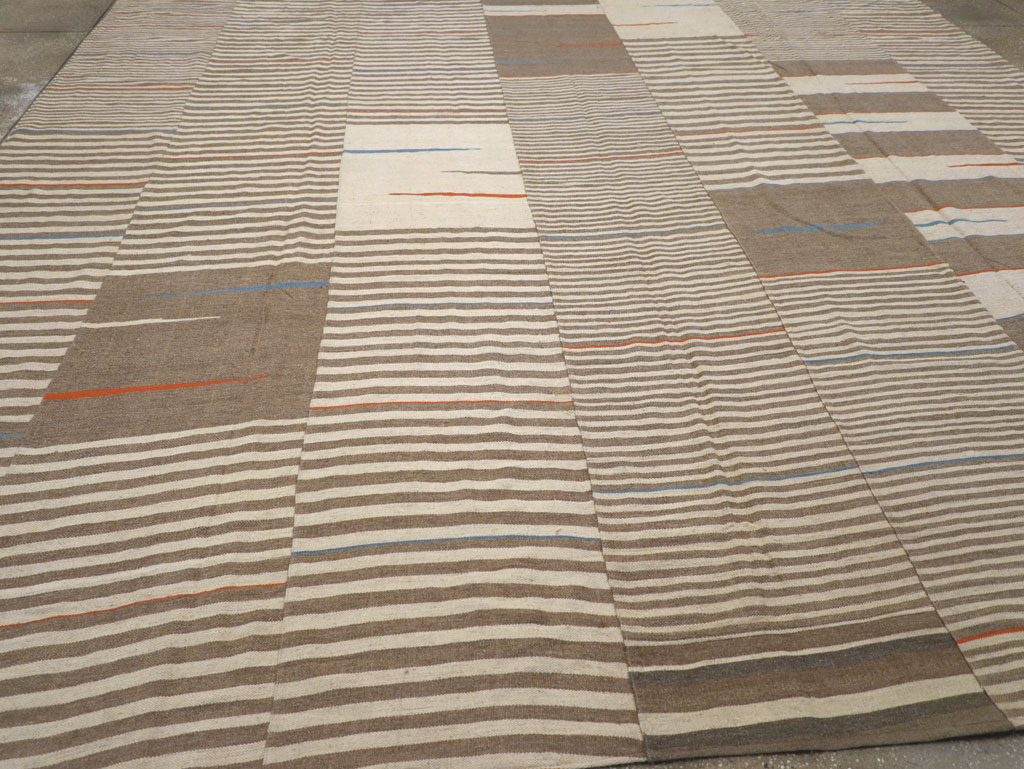 Modern Turkish Flatweave Large Room Size Carpet, No.31543 - Staging