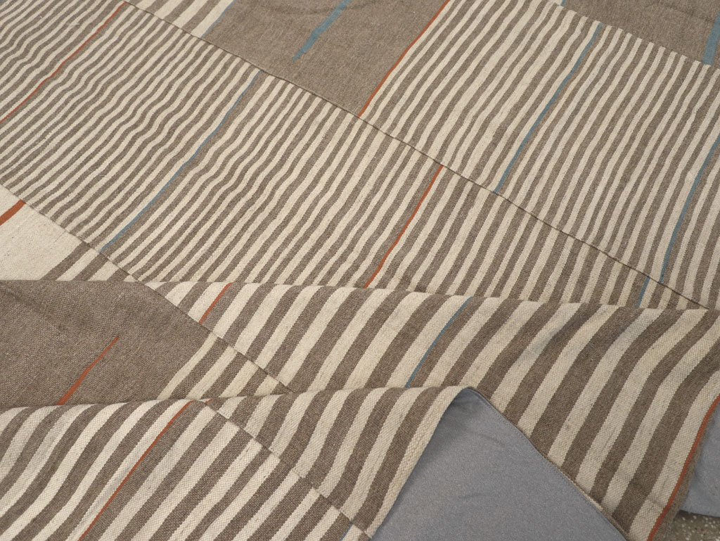 Modern Turkish Flatweave Large Room Size Carpet, No.31543 - Staging