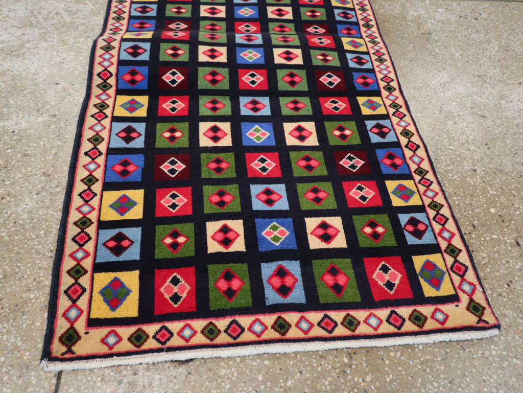Vintage Persian Mahal Throw Rug, No.31548 - Staging