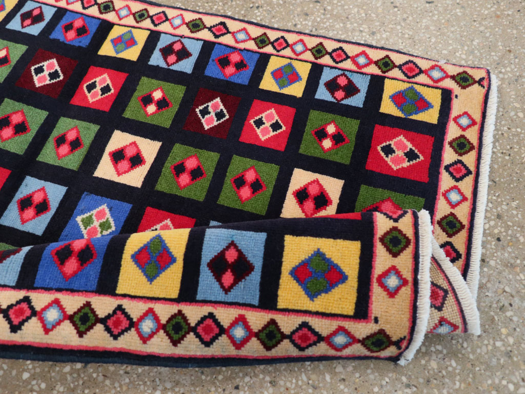 Vintage Persian Mahal Throw Rug, No.31548 - Staging