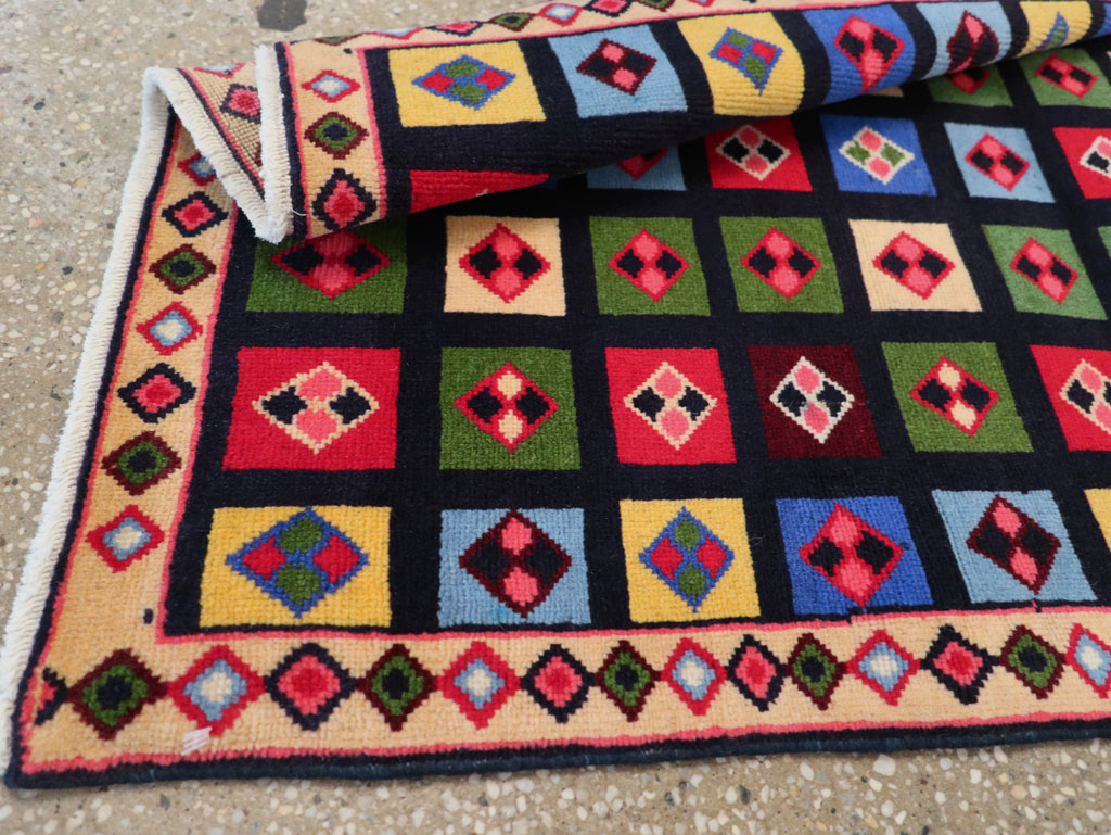 Vintage Persian Mahal Throw Rug, No.31548 - Staging