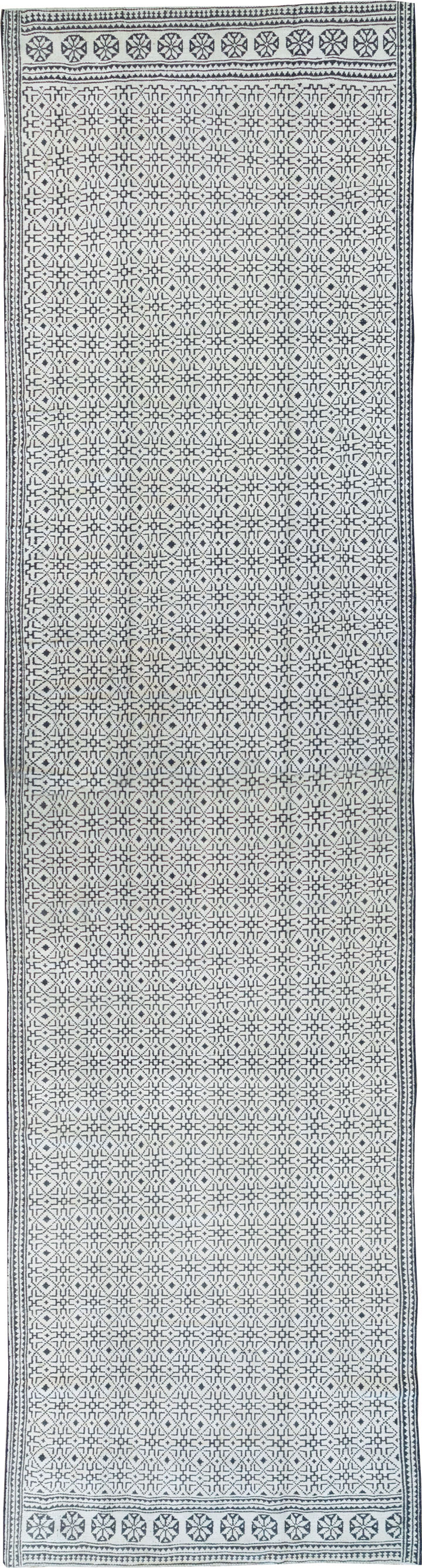 Vintage Persian Flatweave Long and Narrow Gallery Carpet, No.31554 - Staging