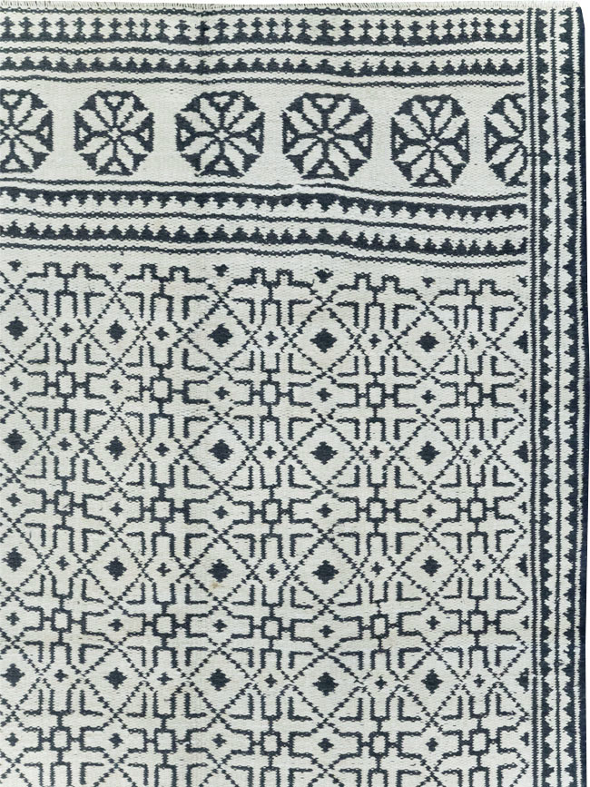 Vintage Persian Flatweave Long and Narrow Gallery Carpet, No.31554 - Staging