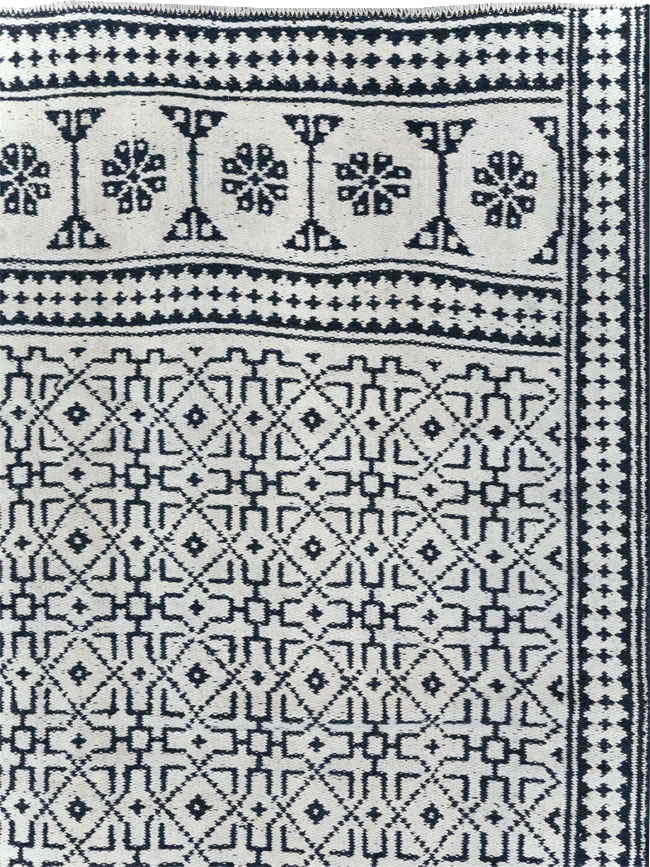 Vintage Persian Flatweave Kilim Room Size Carpet, No.31555 - Staging