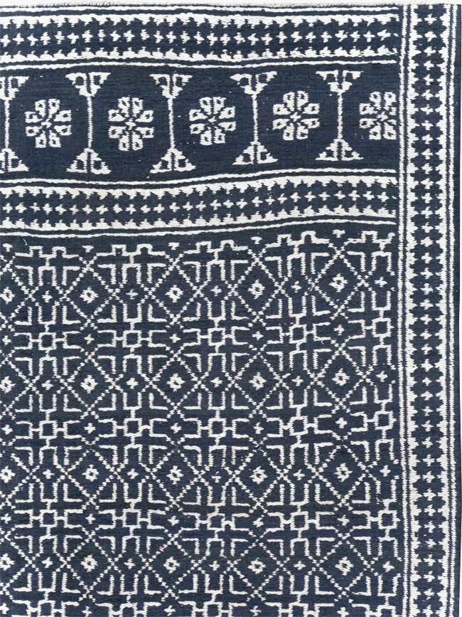 Vintage Persian Flatweave Kilim Room Size Carpet, No.31555 - Staging