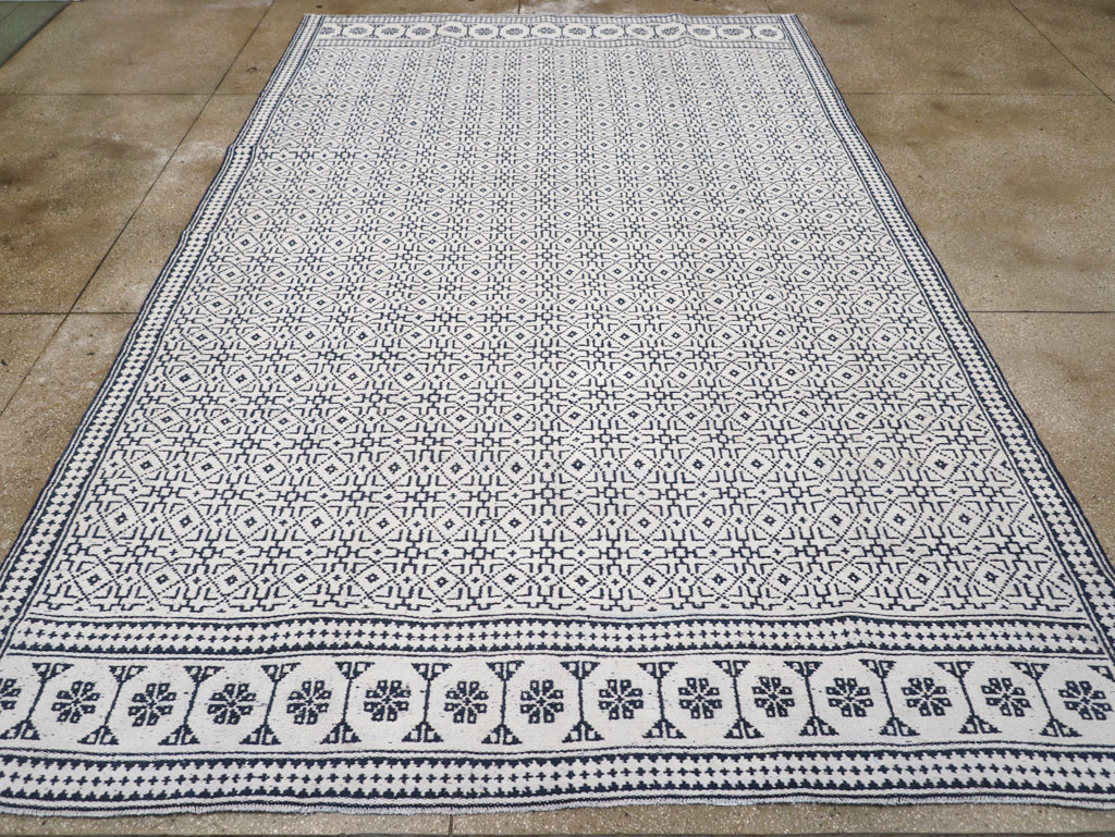 Vintage Persian Flatweave Kilim Room Size Carpet, No.31555 - Staging