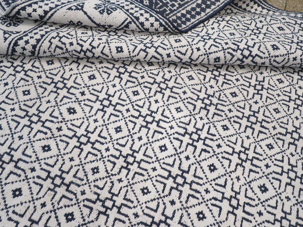 Vintage Persian Flatweave Kilim Room Size Carpet, No.31555 - Staging