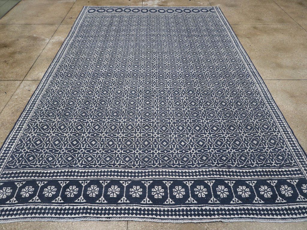 Vintage Persian Flatweave Kilim Room Size Carpet, No.31555 - Staging