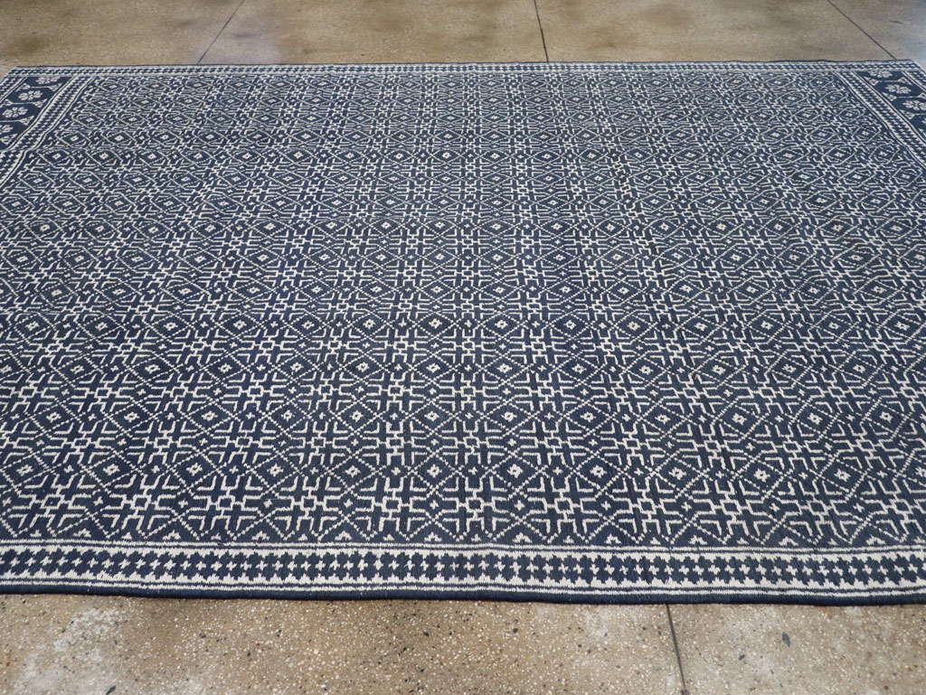 Vintage Persian Flatweave Kilim Room Size Carpet, No.31555 - Staging