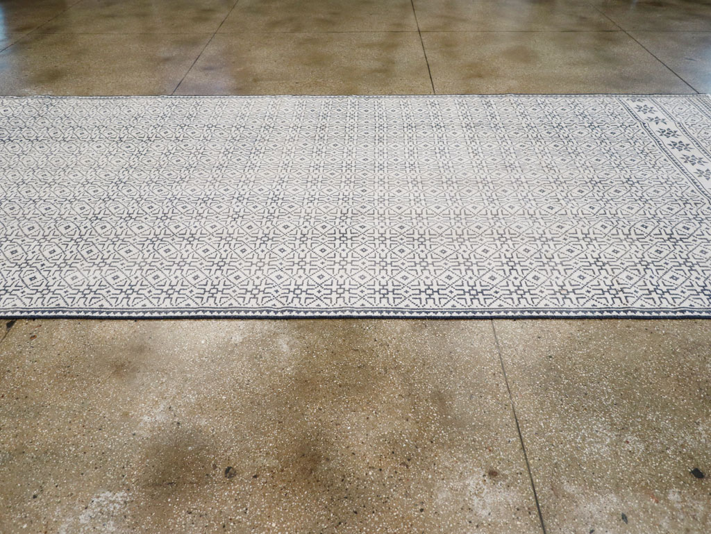 Vintage Persian Flatweave Gallery Carpet, No.31556 - Staging