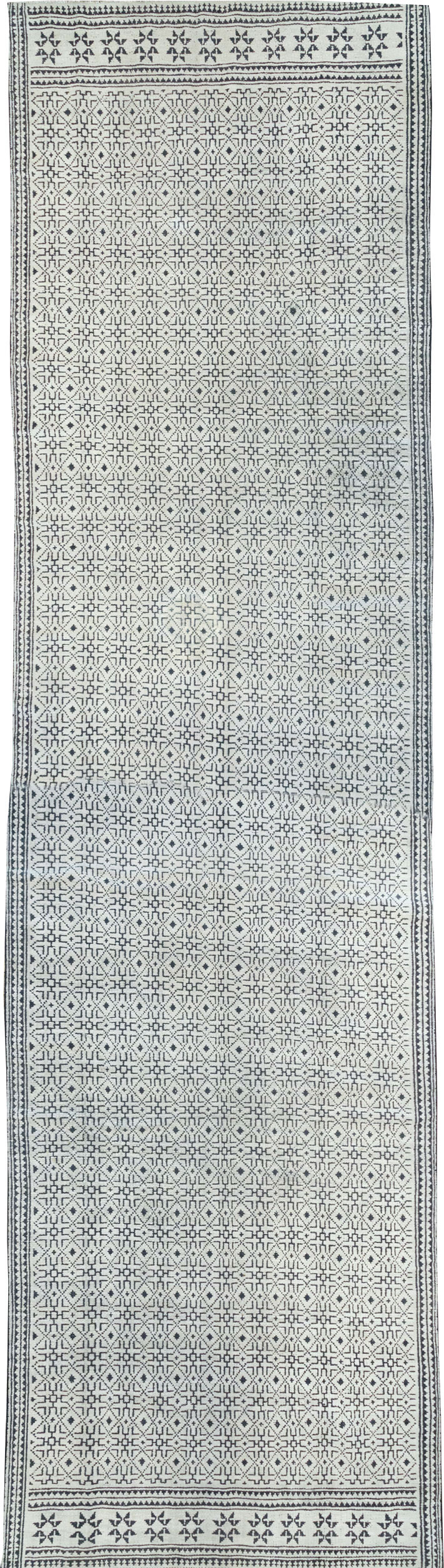 Vintage Persian Flatweave Long and Narrow Gallery Carpet, No.31557 - Staging