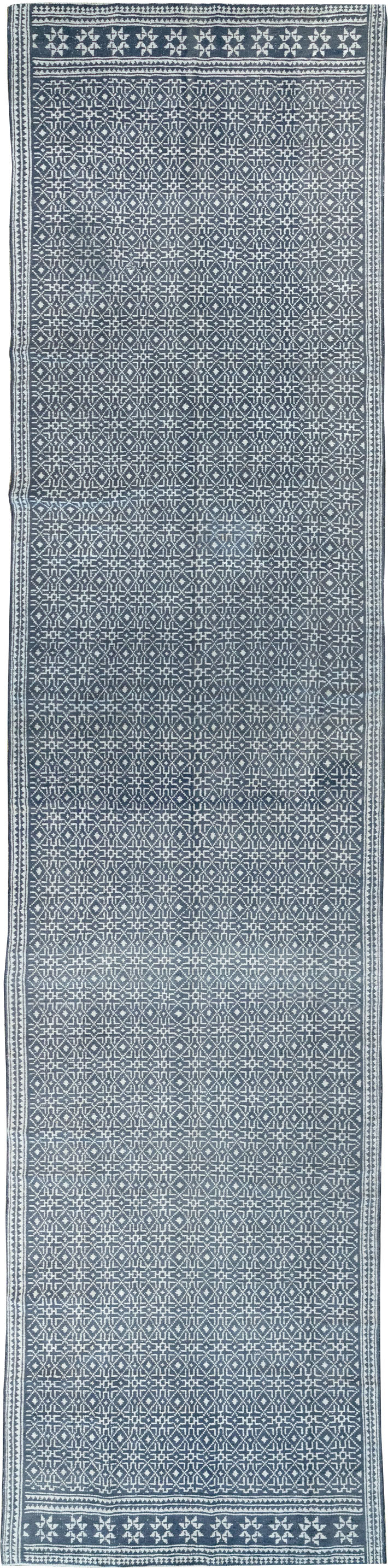 Vintage Persian Flatweave Long and Narrow Gallery Carpet, No.31557 - Staging