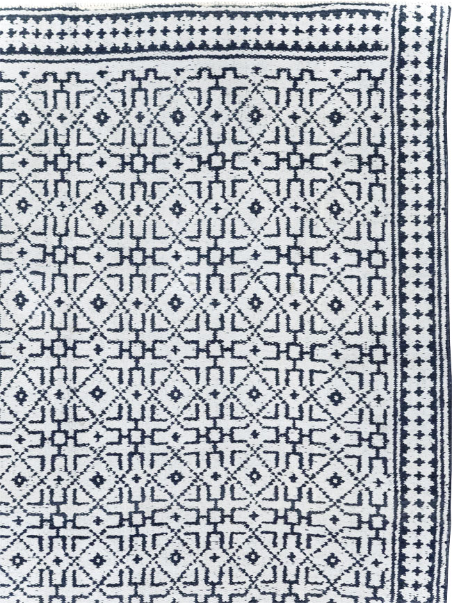 Vintage Persian Flatweave Room Size Carpet, No.31558 - Staging