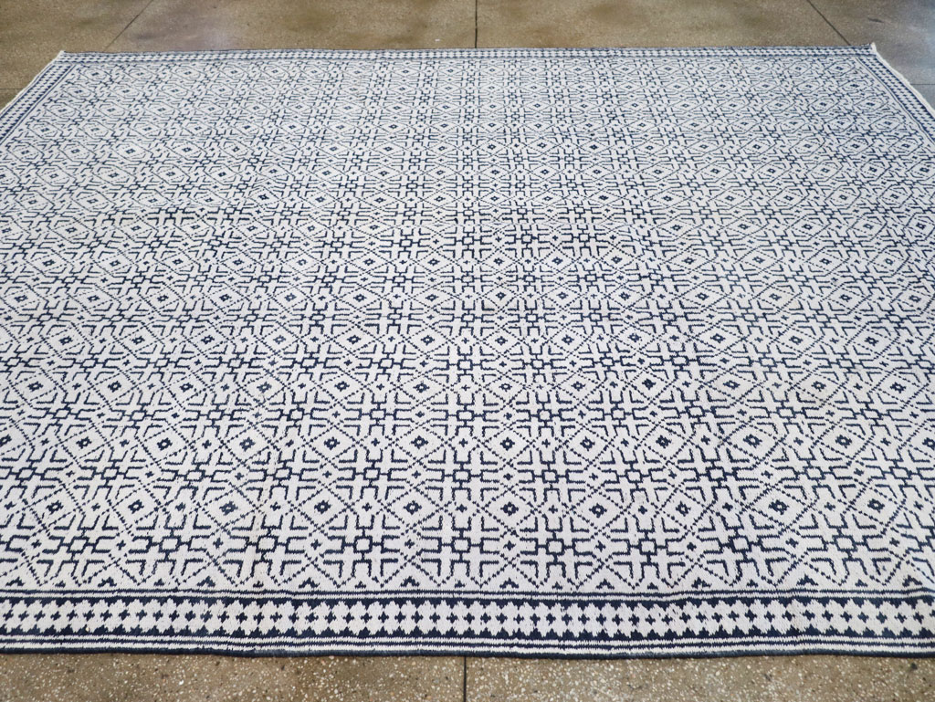 Vintage Persian Flatweave Room Size Carpet, No.31558 - Staging