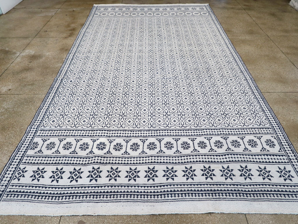 Vintage Persian Flatweave Kilim Large Carpet, No.31559 - Staging